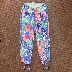 Lilly Pulitzer Cropped Leggings with bow detail at ankle. Womens XS